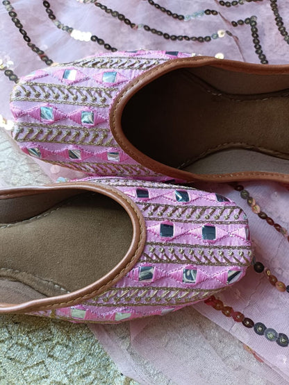 DESI COLOUR Women Pink Ethnic Punjabi Jutti