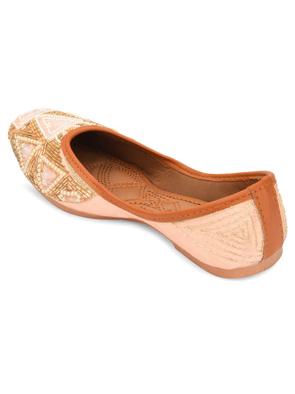 DESI COLOUR Women Peach Ethnic Punjabi Jutti