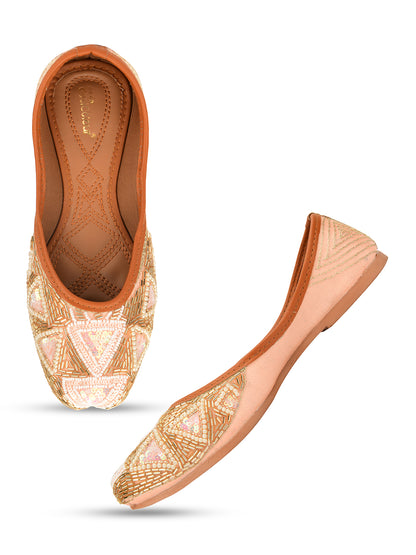 DESI COLOUR Women Peach Ethnic Punjabi Jutti