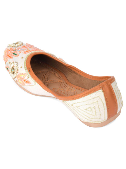 DESI COLOUR Women Off White Ethnic Punjabi Jutti