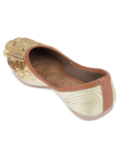 DESI COLOUR Women Gold Ethnic Punjabi Jutti