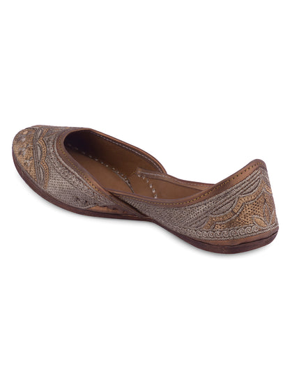 DESI COLOUR Women Brown Ethnic Punjabi Jutti