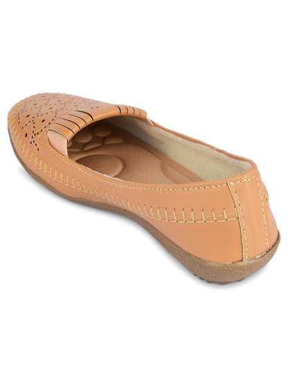 DESI COLOUR Women Tan Ethnic Punjabi Jutti