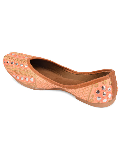 DESI COLOUR Women Peach Ethnic Punjabi Jutti