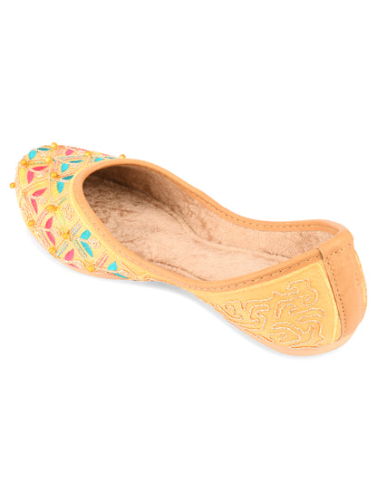 DESI COLOUR Women Yellow Ethnic Punjabi Jutti