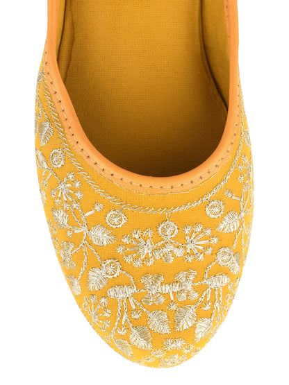 DESI COLOUR Women Mustard Ethnic Punjabi Jutti