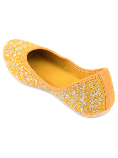 DESI COLOUR Women Mustard Ethnic Punjabi Jutti