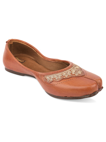 DESI COLOUR Women Brown Ethnic Punjabi Jutti