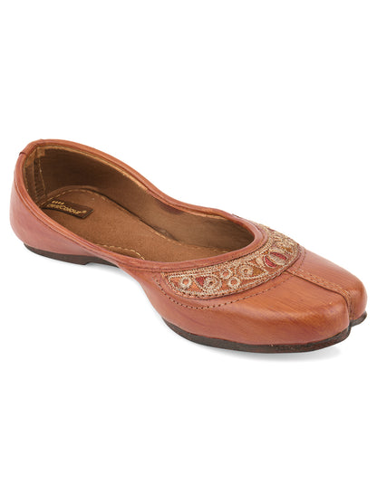 DESI COLOUR Women Brown Ethnic Punjabi Jutti