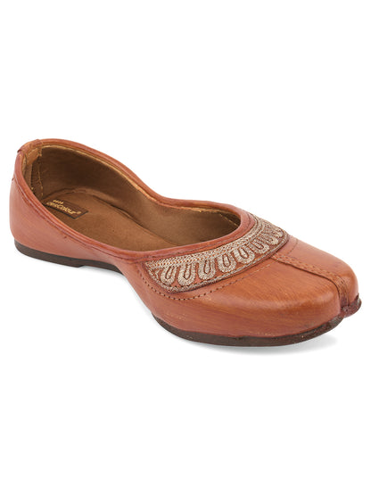 DESI COLOUR Women Brown Ethnic Punjabi Jutti