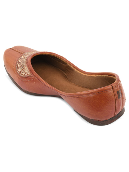 DESI COLOUR Women Brown Ethnic Punjabi Jutti