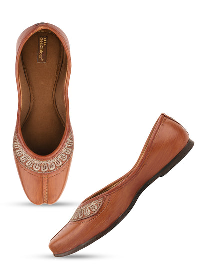 DESI COLOUR Women Brown Ethnic Punjabi Jutti