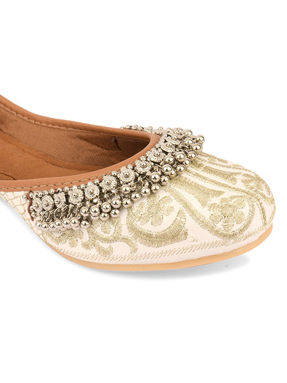 DESI COLOUR Women Off White Ethnic Punjabi Jutti