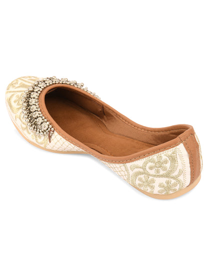 DESI COLOUR Women Off White Ethnic Punjabi Jutti