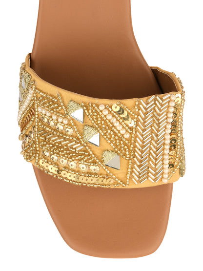 DESI COLOUR Women Gold Ethnic Punjabi Jutti