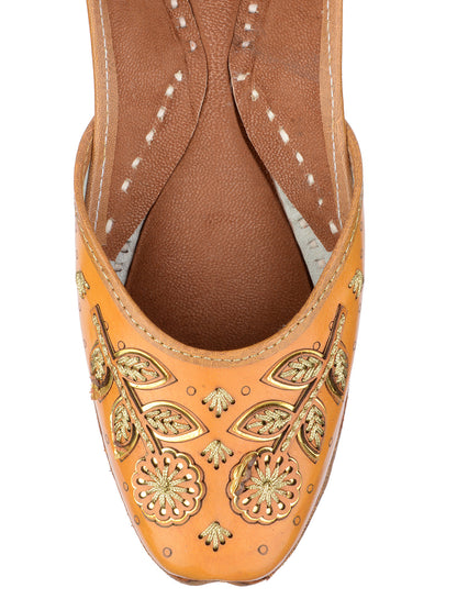 DESI COLOUR Women Tan Ethnic Punjabi Jutti