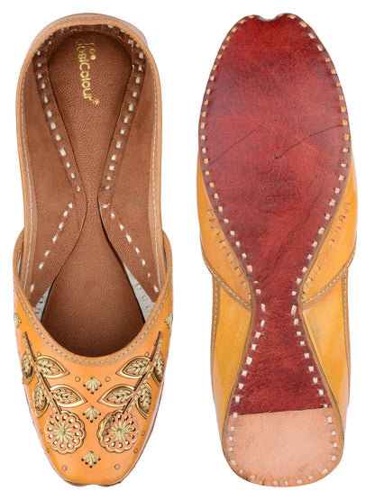 DESI COLOUR Women Tan Ethnic Punjabi Jutti