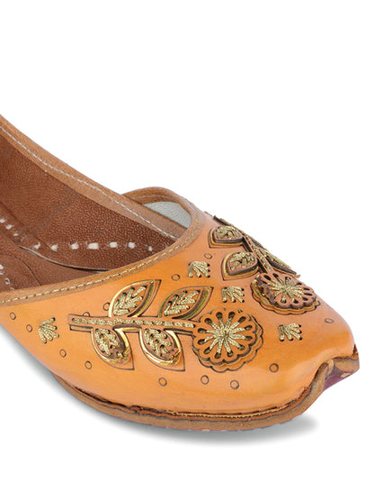 DESI COLOUR Women Tan Ethnic Punjabi Jutti