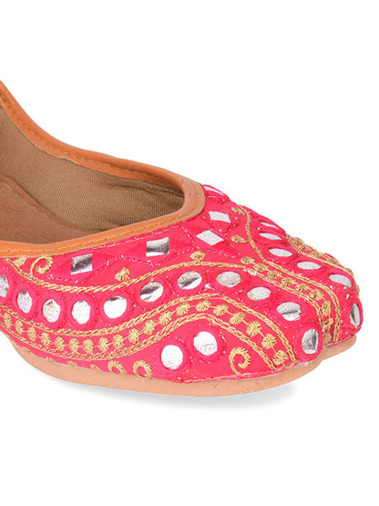 DESI COLOUR Women Pink Embellished Ethnic Comfy Punjabi Jutti