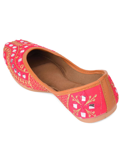 DESI COLOUR Women Pink Embellished Ethnic Comfy Punjabi Jutti