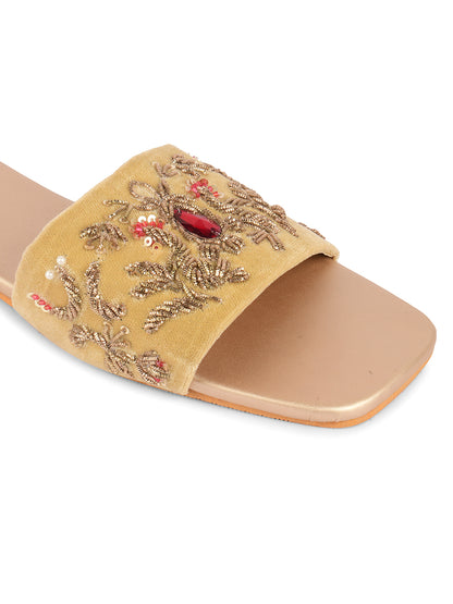 DESI COLOUR Women Gold Ethnic Punjabi Jutti