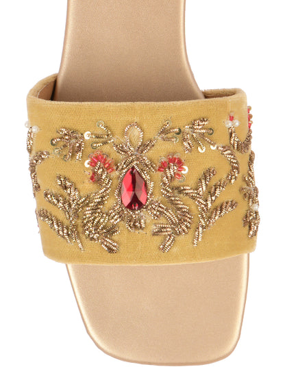 DESI COLOUR Women Gold Ethnic Punjabi Jutti