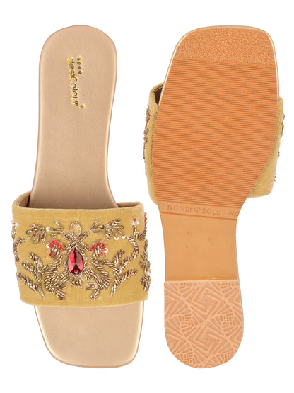 DESI COLOUR Women Gold Ethnic Punjabi Jutti