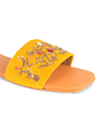 DESI COLOUR Women Yellow Ethnic Punjabi Jutti