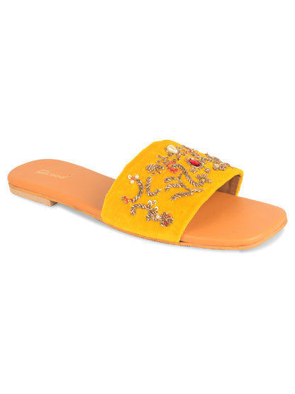 DESI COLOUR Women Yellow Ethnic Punjabi Jutti