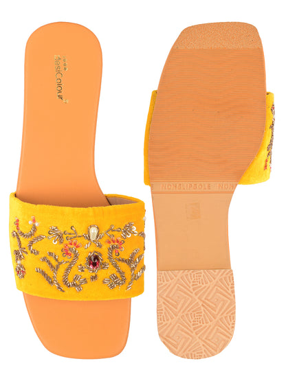 DESI COLOUR Women Yellow Ethnic Punjabi Jutti