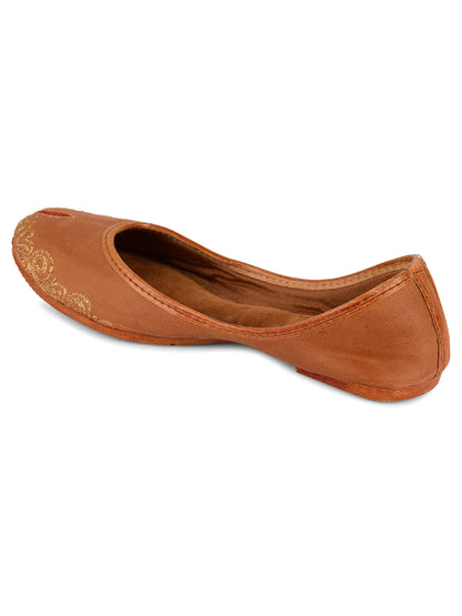 DESI COLOUR Women Brown Ethnic Punjabi Jutti