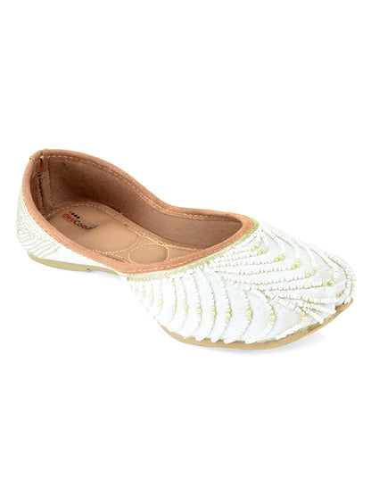 DESI COLOUR Women Off White Ethnic Punjabi Jutti