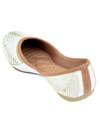 DESI COLOUR Women Off White Ethnic Punjabi Jutti