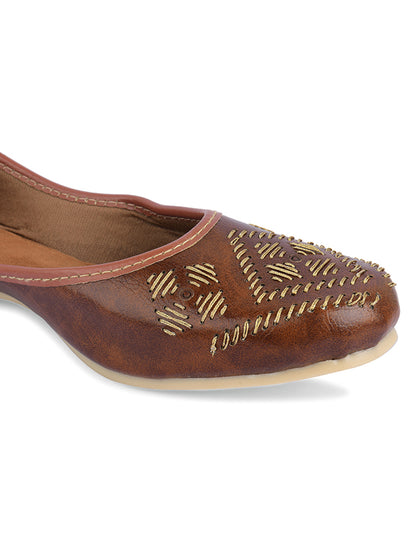 DESI COLOUR Women Brown Ethnic Punjabi Jutti