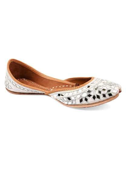 DESI COLOUR Women White Embellished Leather Mojaris