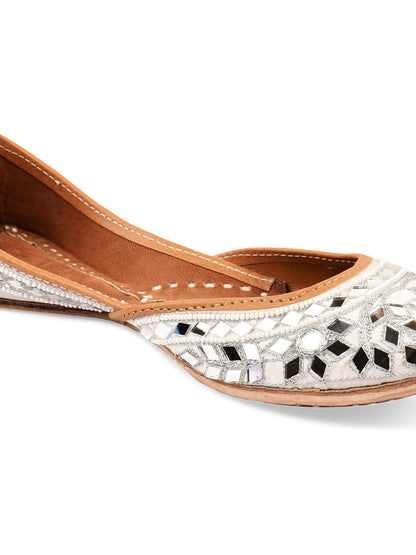 DESI COLOUR Women White Embellished Leather Mojaris