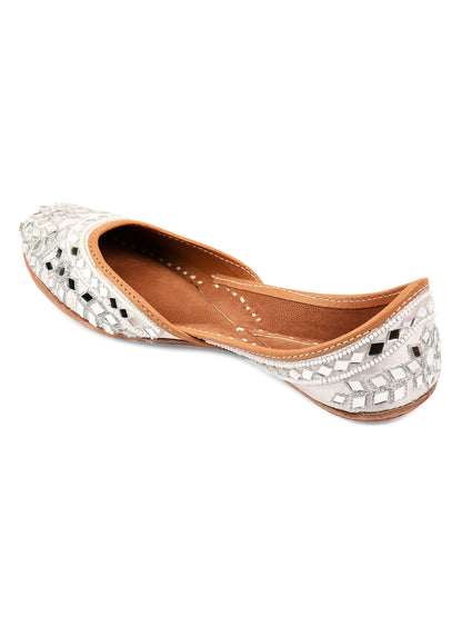 DESI COLOUR Women White Embellished Leather Mojaris