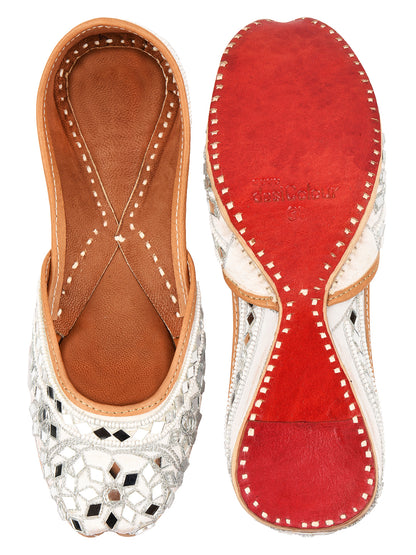 DESI COLOUR Women White Embellished Leather Mojaris