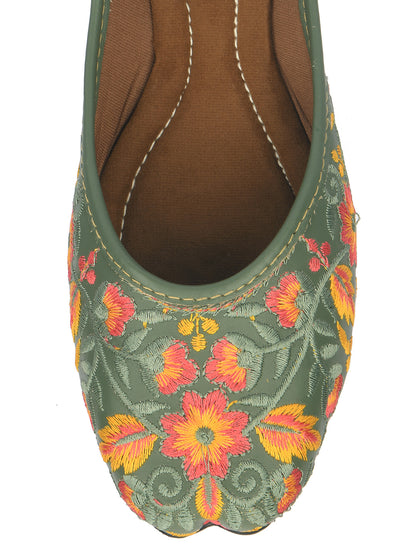 DESI COLOUR Women Green Printed Leather Ethnic Mojaris