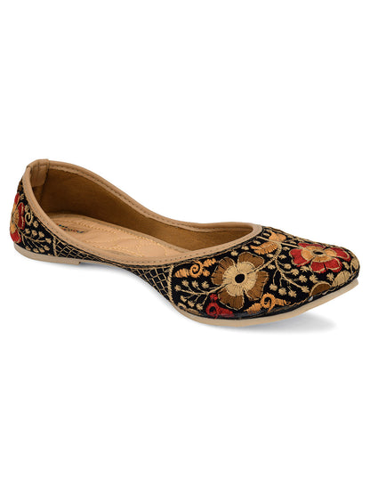 DESI COLOUR Women Black  Beige Ethnic Mojaris Flats