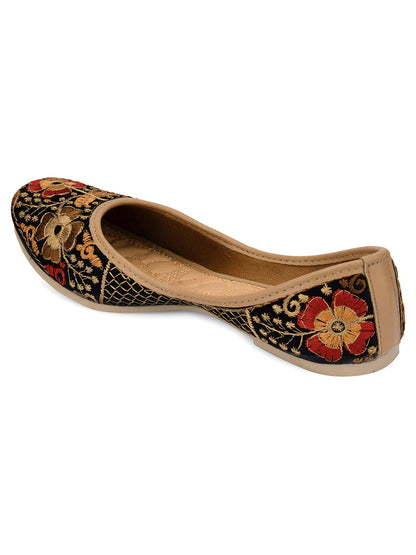 DESI COLOUR Women Black  Beige Ethnic Mojaris Flats