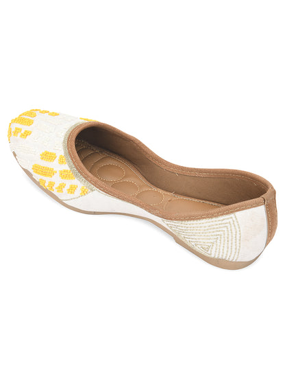 DESI COLOUR Women White Textured Leather Ethnic Mojaris Flats