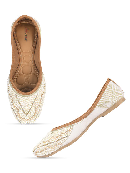 DESI COLOUR Women White Ethnic Mojaris Flats