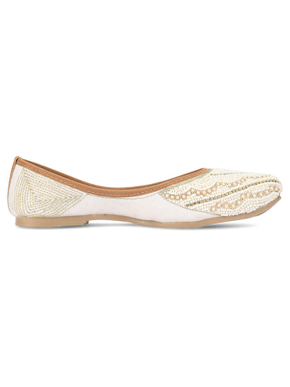 DESI COLOUR Women White Ethnic Mojaris Flats