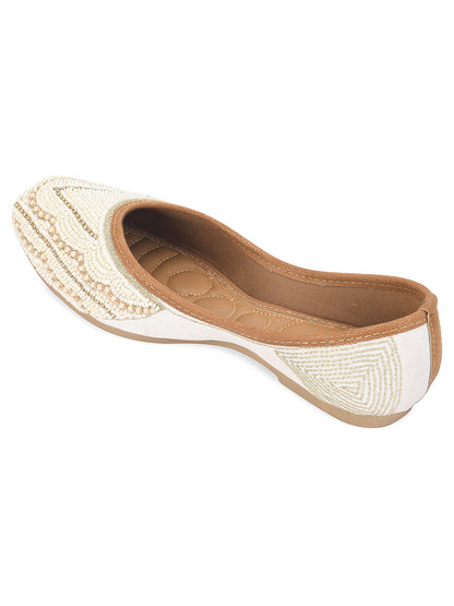 DESI COLOUR Women White Ethnic Mojaris Flats