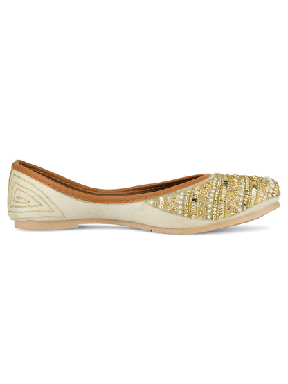 DESI COLOUR Women Gold-Toned Ethnic Mojaris Flats With Ethnic Embellishments