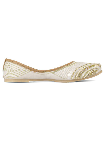 DESI COLOUR Women White Ethnic Mojaris Flats