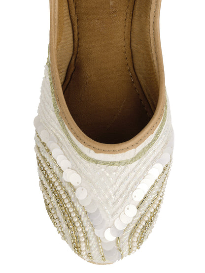 DESI COLOUR Women White Ethnic Mojaris Flats