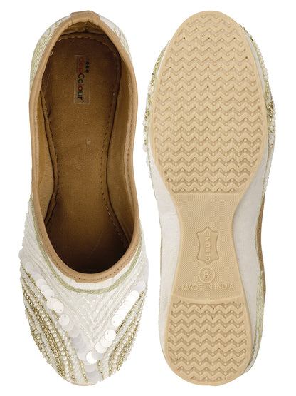 DESI COLOUR Women White Ethnic Mojaris Flats