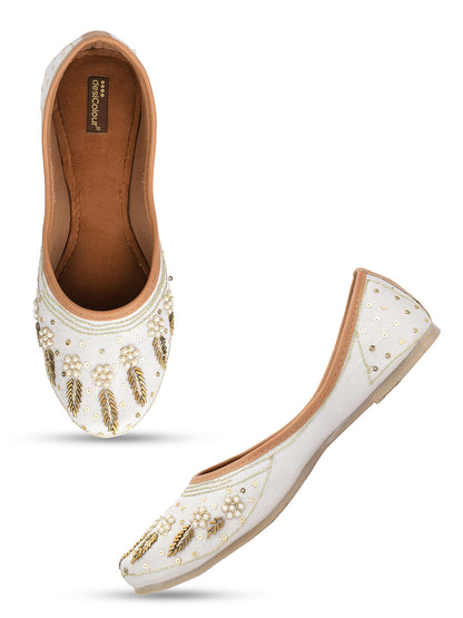 DESI COLOUR Women Off White Ethnic Mojaris Flats